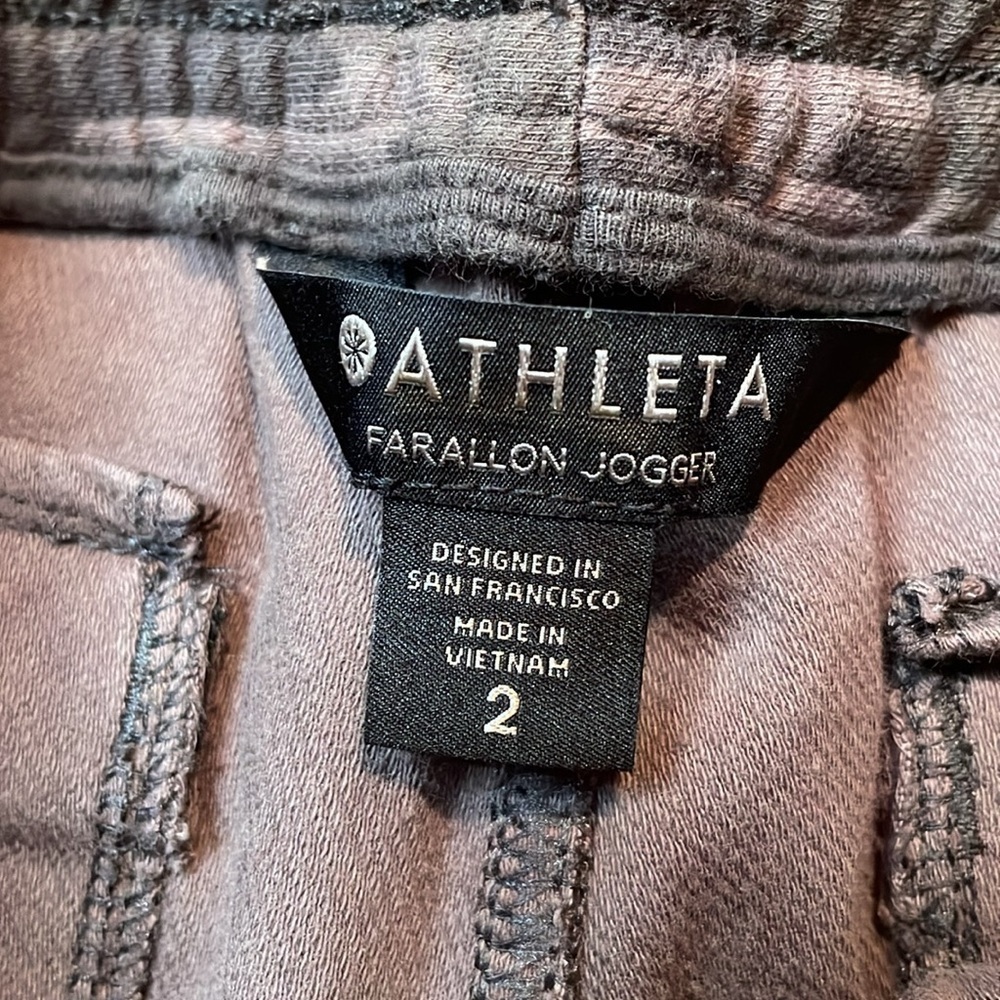 Athleta Black Olive Camo Farallon Jogger Travel Lifestyle Pant Size 2 - Picture 5 of 8